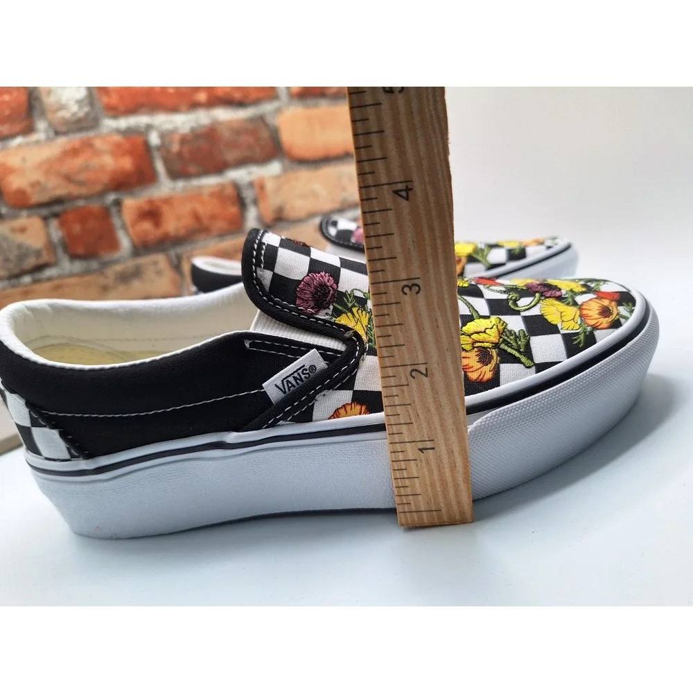 Vans  Classic Slipon Poppy Checkerboard Flower Women Sz 7 Lifted Platform 1.5 in - Picture 2 of 12
